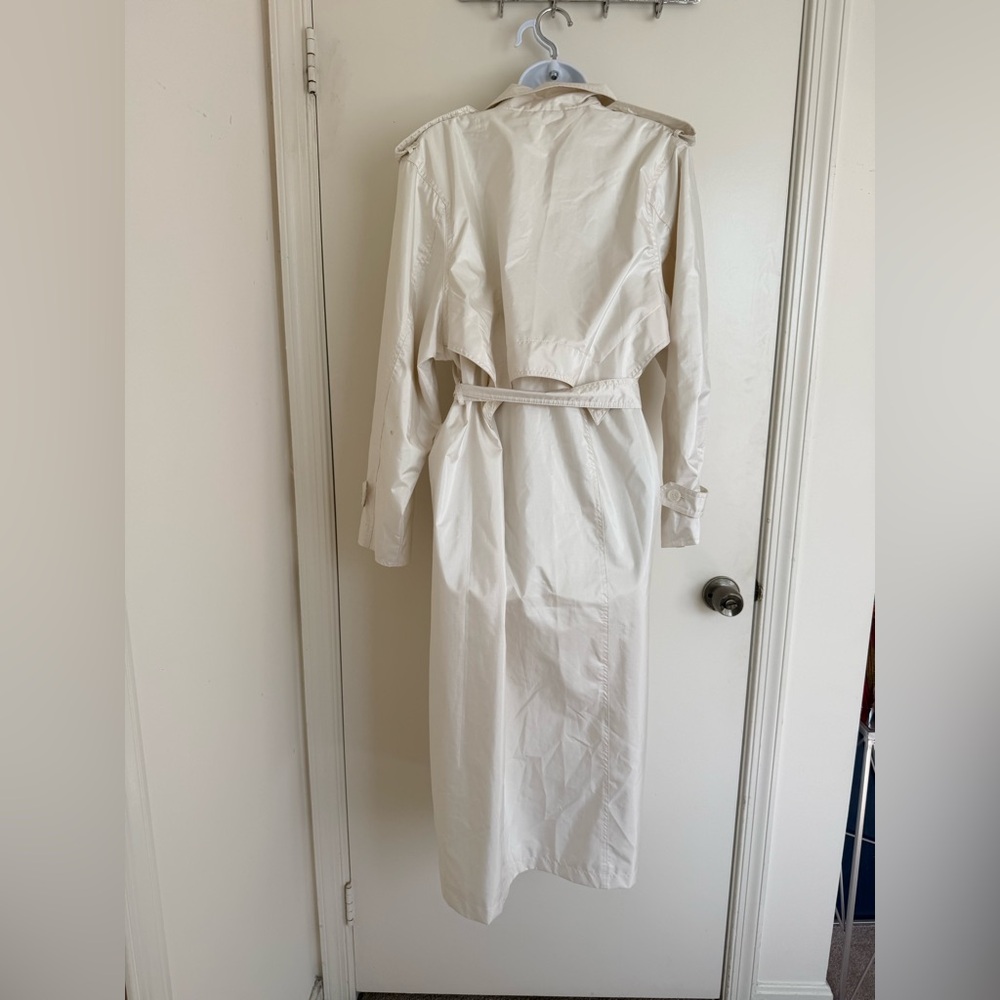 Chic Ivory Trench Coat - Picture 4 of 6